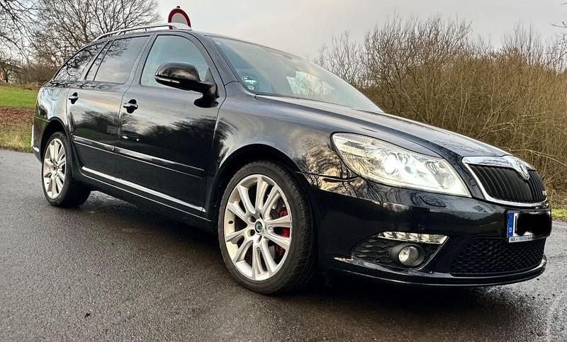 Schwarz Gebraucht 2009 Skoda Octavia RS Kombi | 6.699 € (Fairer Preis) - Bild 1/4