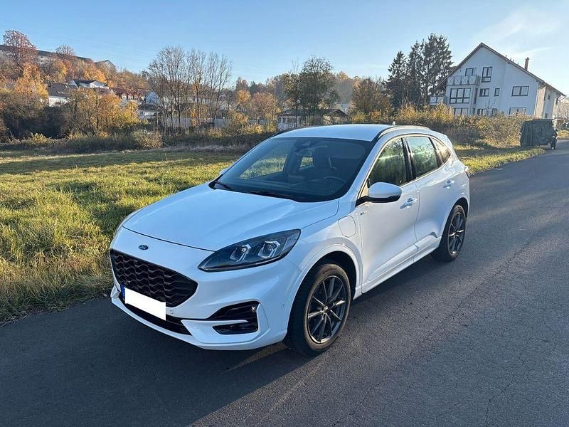 Weiß Gebraucht 2022 Ford Kuga ST-Line SUV | 25.600 € (Fairer Preis) - Bild 1/4