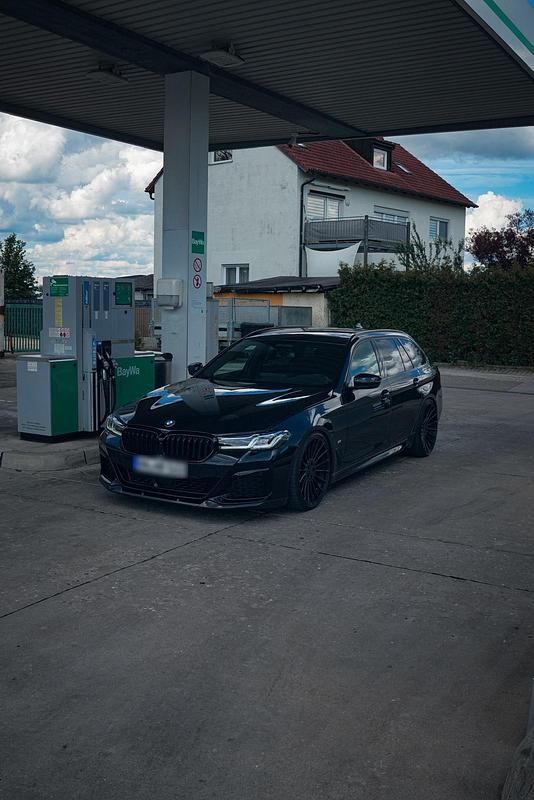 Gebraucht BMW 530 M Performance 286 PS (210 kW) 2021 Schwarz Kombi