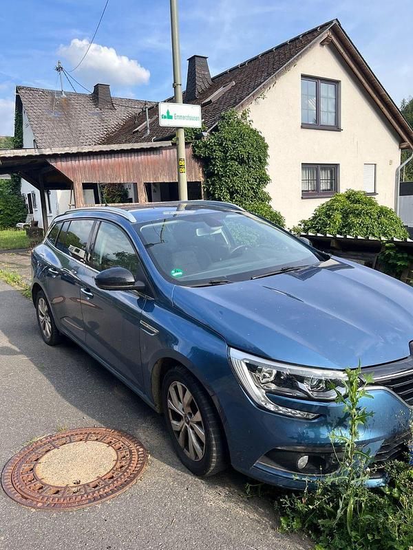 Blau Gebraucht 2018 Renault Mégane GrandTour LIMITED Kombi | 7.500 € (Guter Preis) - Bild 1/4