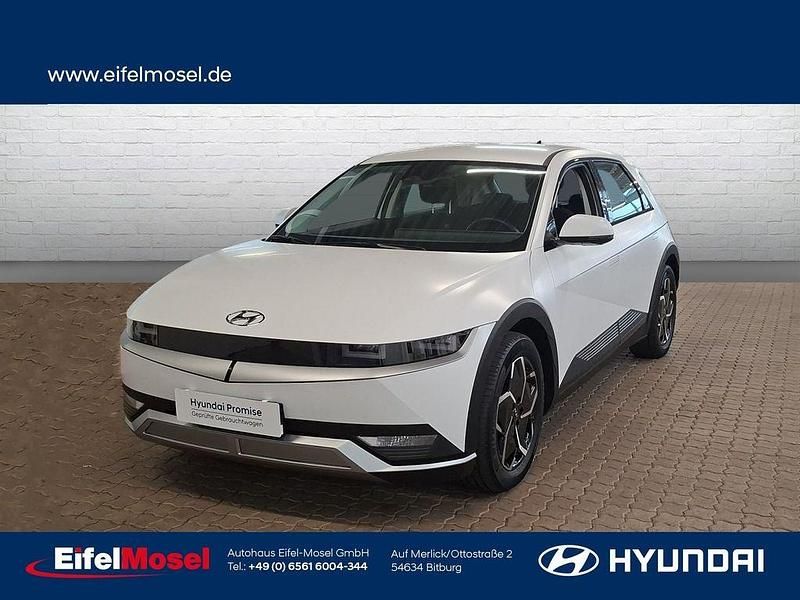 Atlas white (matt) / mat Gebraucht 2023 Hyundai Ioniq Dynamiq Kleinwagen | 28.890 € (Guter Preis) - Bild 1/4