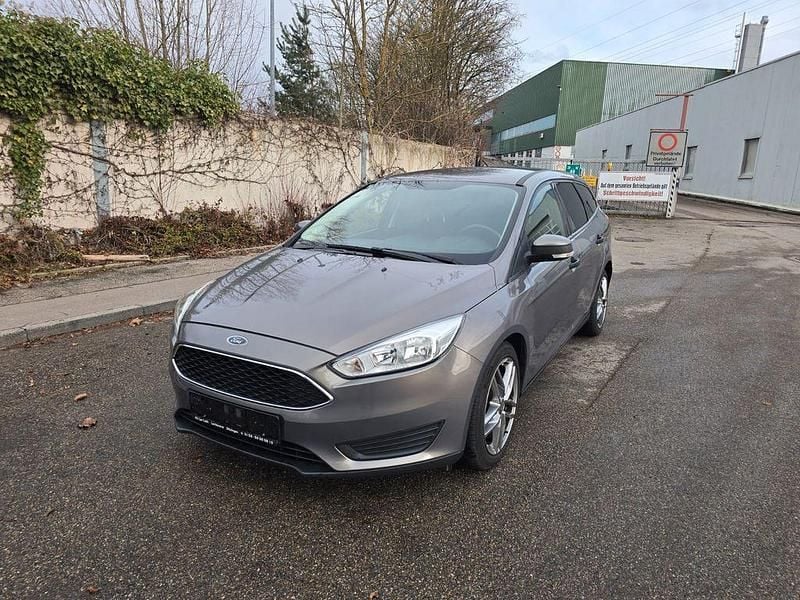 Gebraucht Ford Focus Ambiente 101 PS (74 kW) 2015 Braun Limousine