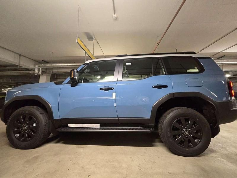 Neu Toyota Land Cruiser 281 PS (206 kW) 2026 Sky blue SUV
