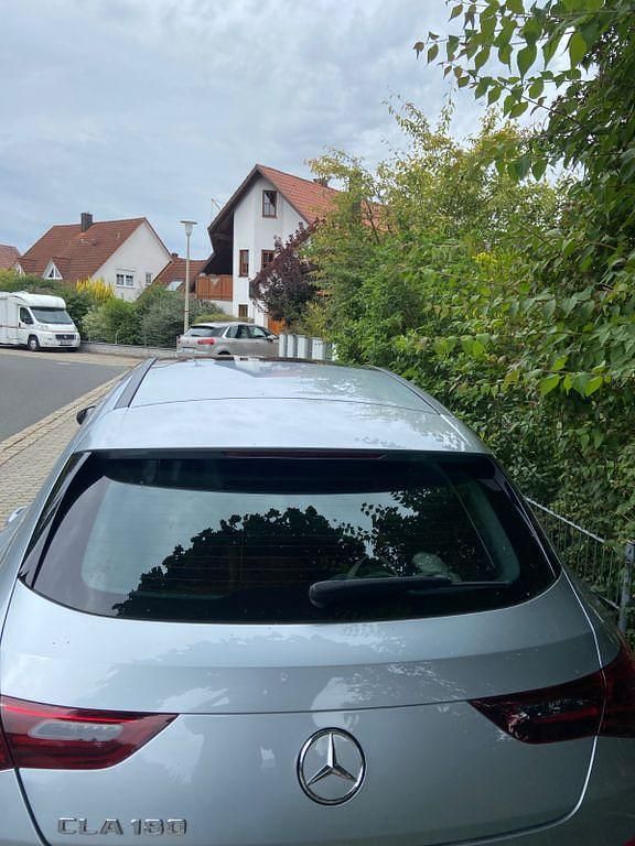 Silber Gebraucht 2024 Mercedes CLA180 Shooting Brake Kombi | 29.400 € - Bild 1/4