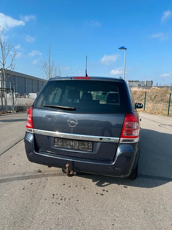 Gebraucht Opel Zafira 116 PS (85 kW) 2011 Van / Kleinbus