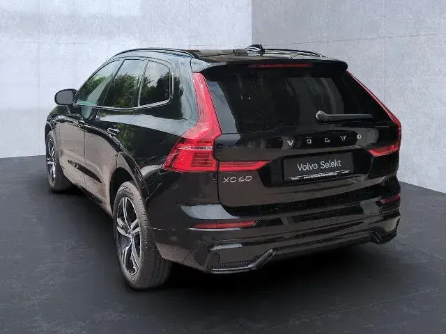 Gebraucht Volvo XC60 R-Design 197 PS (144 kW) 2022 Black stone SUV