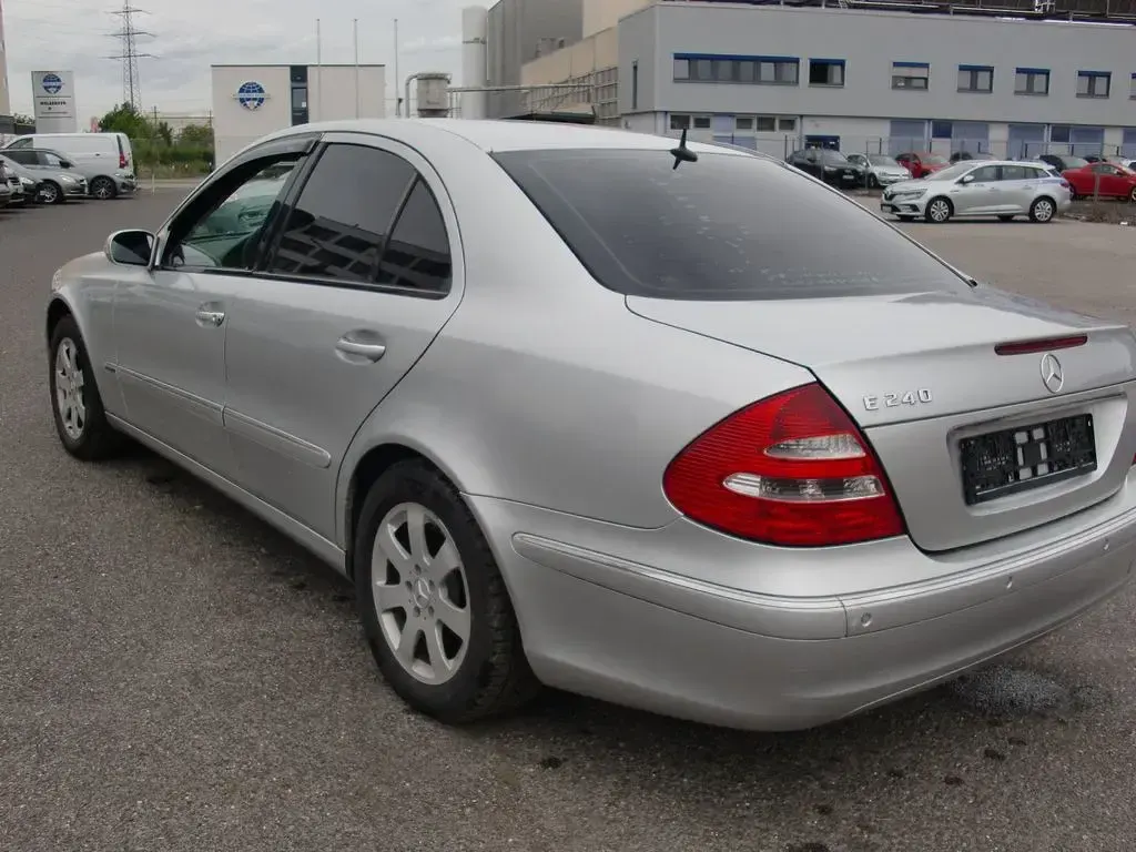 Gebraucht Mercedes E240 Elegance 177 PS (130 kW) 2002 Grau Limousine