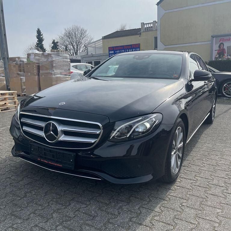 Gebraucht Mercedes E250 Avantgarde 211 PS (155 kW) 2017 Schwarz Limousine