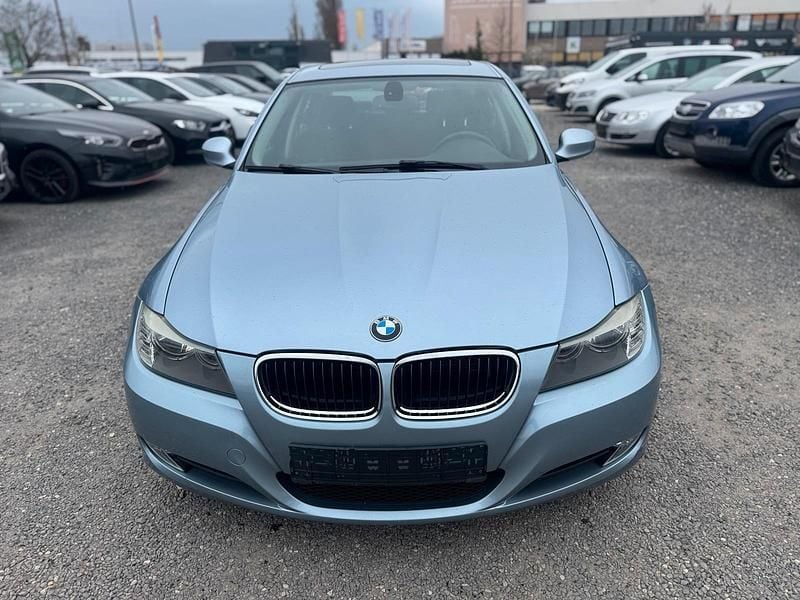 Gebraucht BMW 318 143 PS (105 kW) 2009 Blau Limousine