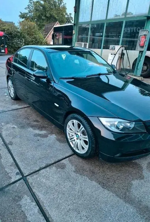 Gebraucht BMW 318 143 PS (105 kW) 2008 Schwarz Limousine