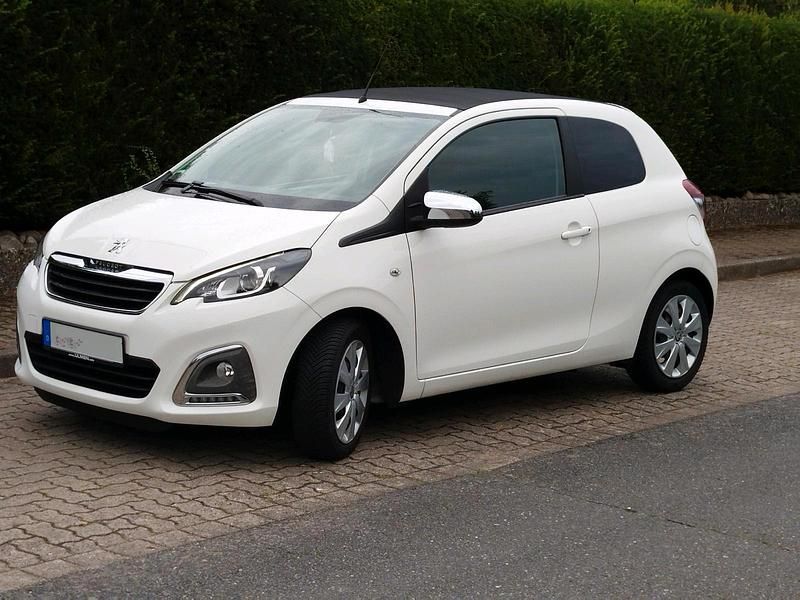 Weiß Gebraucht 2018 Peugeot 108 Kleinwagen | 6.499 € (Fairer Preis) - Bild 1/4