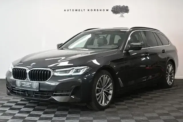 Gebraucht BMW 530 Performance 286 PS (210 kW) 2024 Grau Limousine