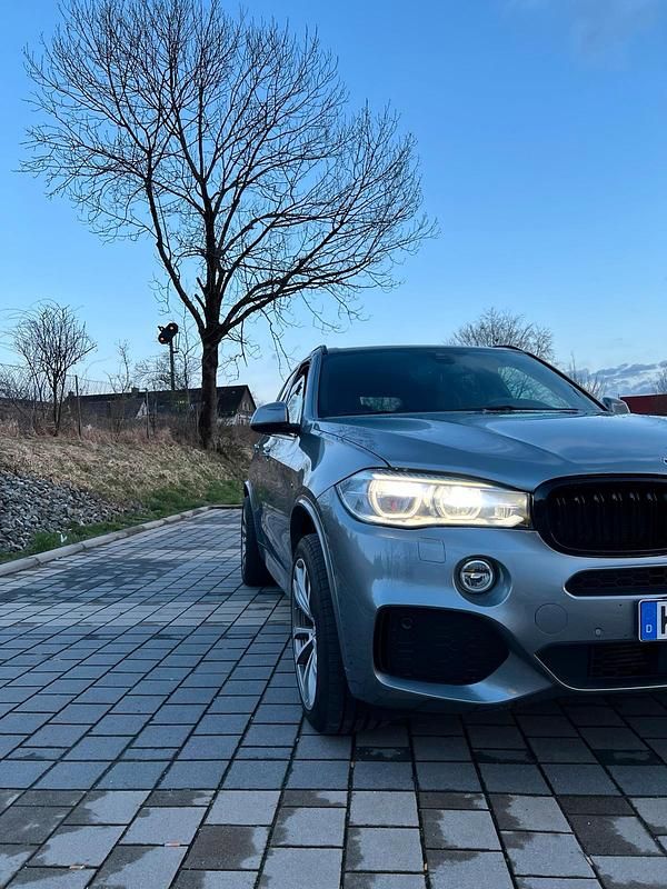 Grau Gebraucht 2018 BMW X5 SUV | 29.900 € (Superpreis) - Bild 1/4