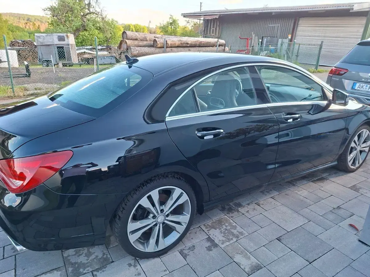 Gebraucht Mercedes CLA180 Urban 122 PS (89 kW) 2014 Schwarz Limousine