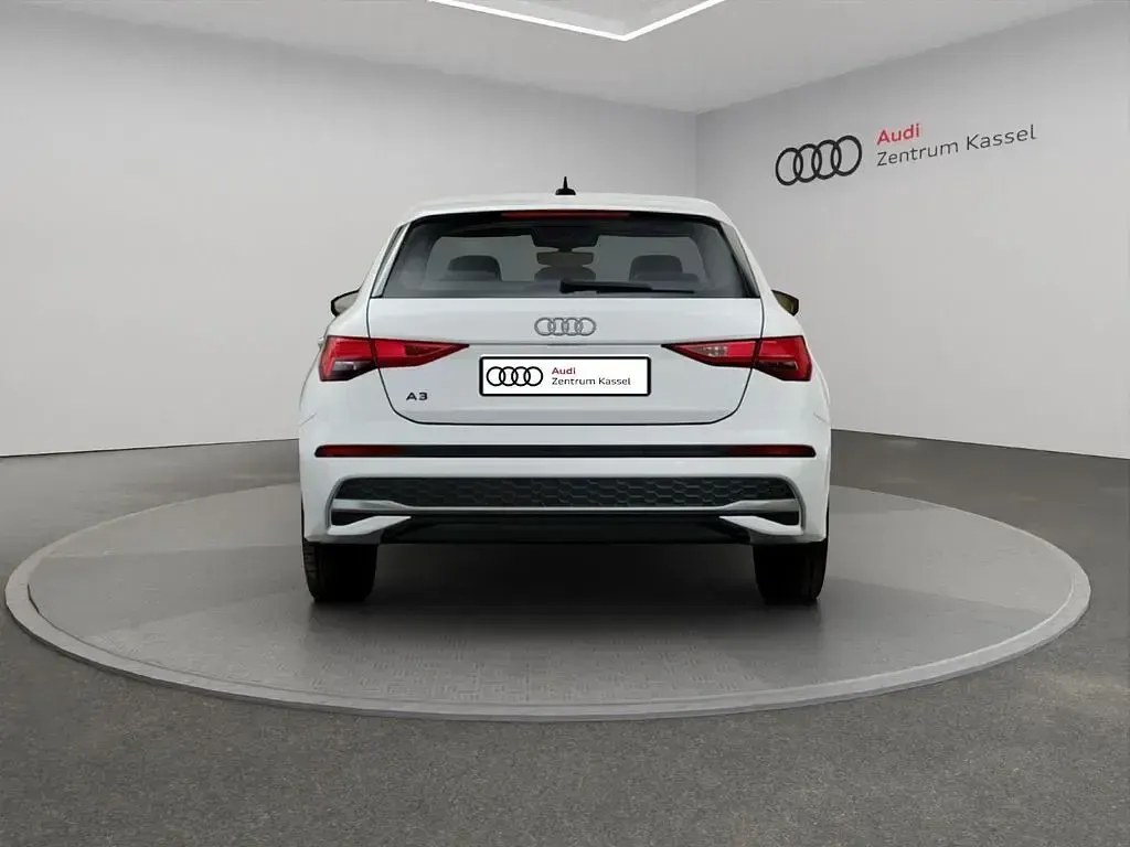 Neu Audi A3 116 PS (85 kW) 2026 Arkonaweiß Limousine
