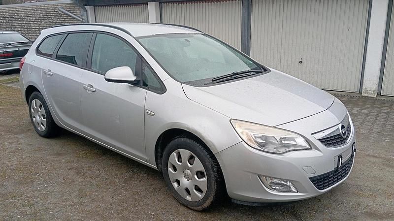 Gebraucht Opel Astra 100 PS (73 kW) 2011 Silber Kombi