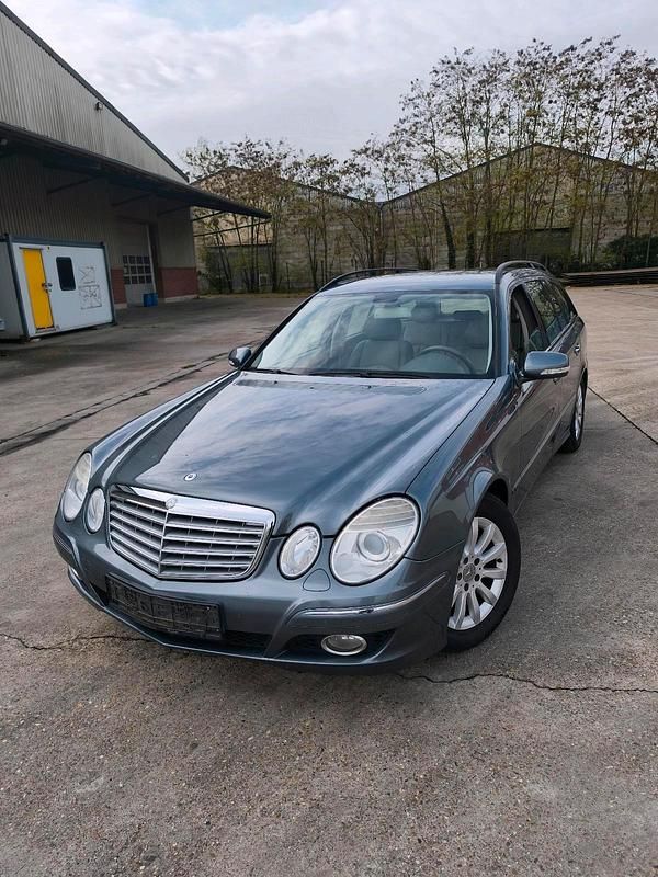 Grau Gebraucht 2008 Mercedes E220 Kombi | 3.200 € (Guter Preis) - Bild 1/4