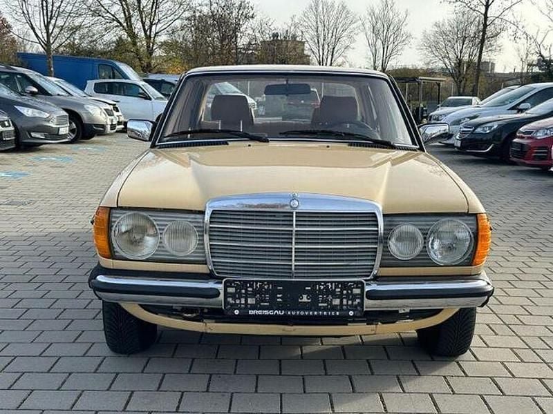 Gebraucht Mercedes E230 136 PS (100 kW) 1981 Beige Limousine