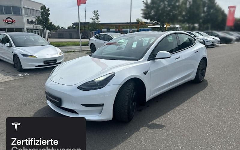 Weiß Gebraucht 2021 Tesla Model 3 Long Range Limousine | 31.200 € (Teuer) - Bild 1/4