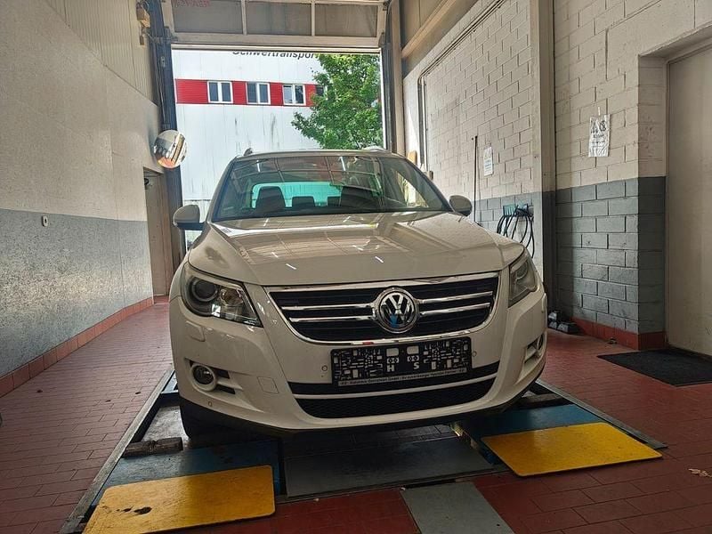 Weiß Gebraucht 2009 VW Tiguan Sportline SUV | 7.990 € (Fairer Preis) - Bild 1/4