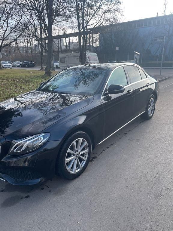 Gebraucht Mercedes E220 Exclusive 194 PS (142 kW) 2016 Schwarz Limousine