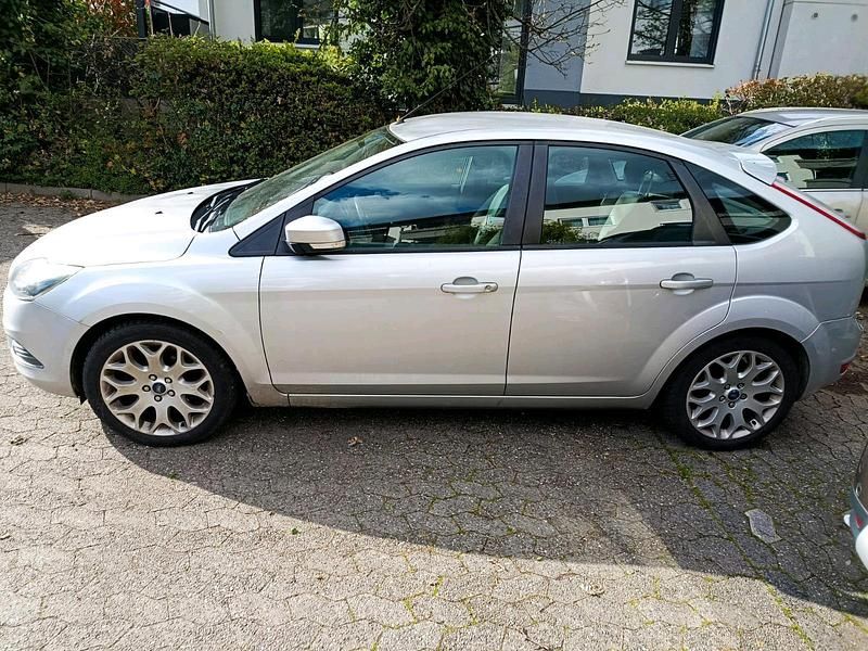 Gebraucht Ford Focus Sport 100 PS (73 kW) 2009 Silber Limousine