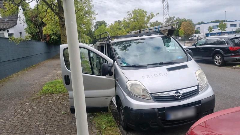 Silber Gebraucht 2009 Opel Vivaro Van | 1.600 € - Bild 1/4