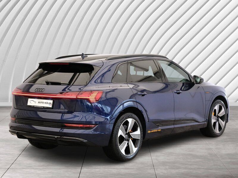 Second-hand Audi e-tron S-Line 300 kW (408 CP) 2021 Albastru SUV
