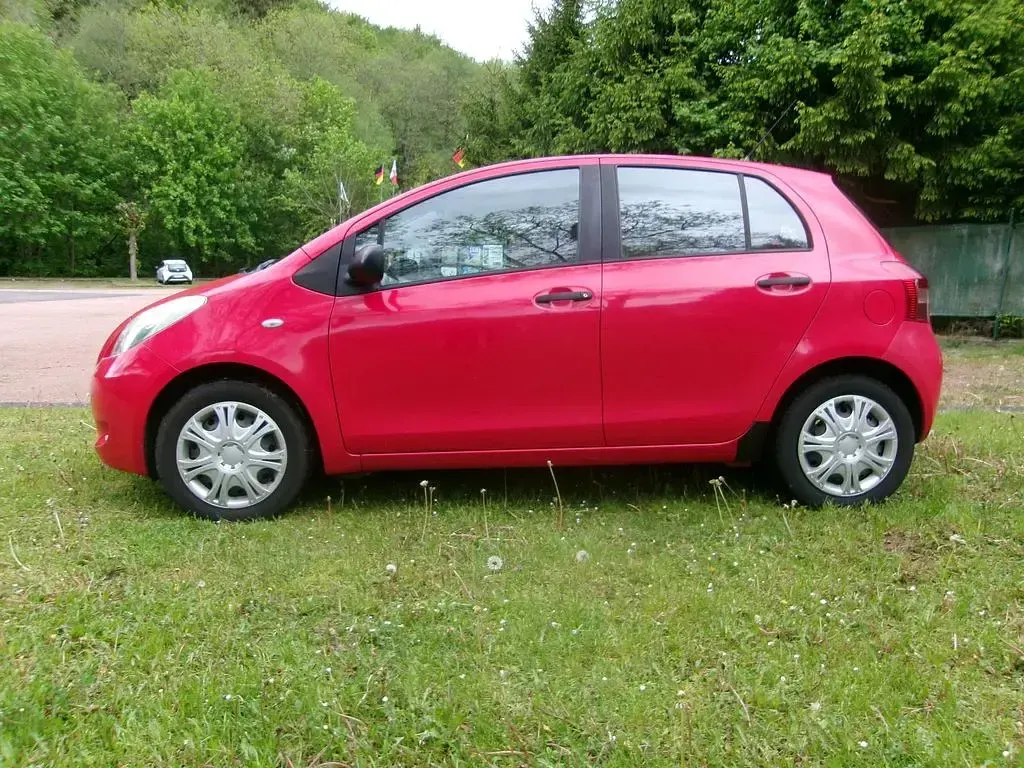 Gebraucht Toyota Yaris Cool 87 PS (63 kW) 2008 Rot Kleinwagen