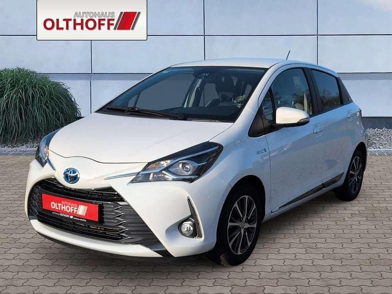 Gebraucht Toyota Yaris Hybrid Club 75 PS (55 kW) 2019 Schneeweiß Kleinwagen