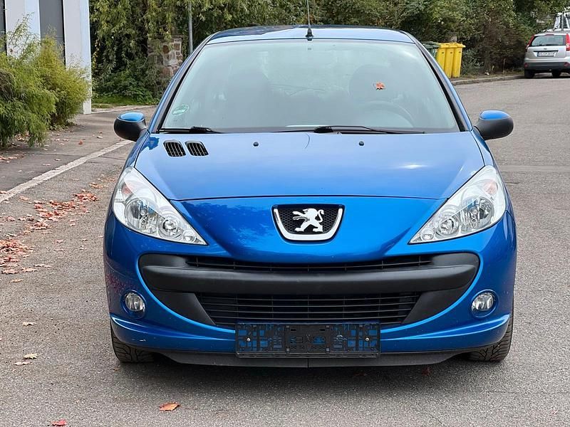 Blau Gebraucht 2010 Peugeot 206+ Kleinwagen | 3.390 € (Etwas zu teuer) - Bild 1/4