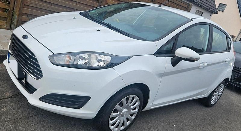 Weiß Gebraucht 2014 Ford Fiesta SYNC Edition Kleinwagen | 4.950 € (Fairer Preis) - Bild 1/4