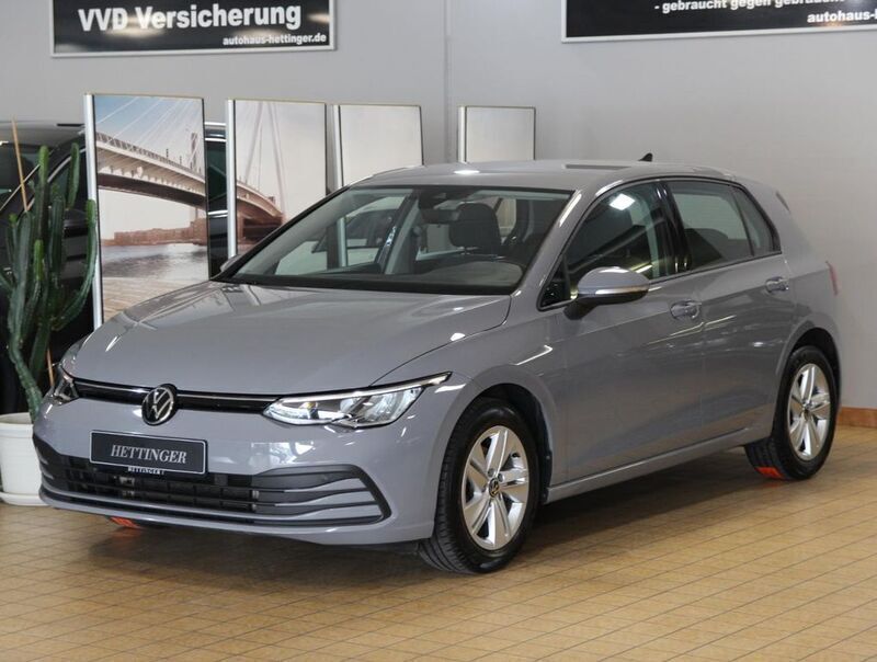 Mondsteingrau Gebraucht 2021 VW Golf VIII Life Limousine | 19.900 € (Etwas zu teuer) - Bild 1/4