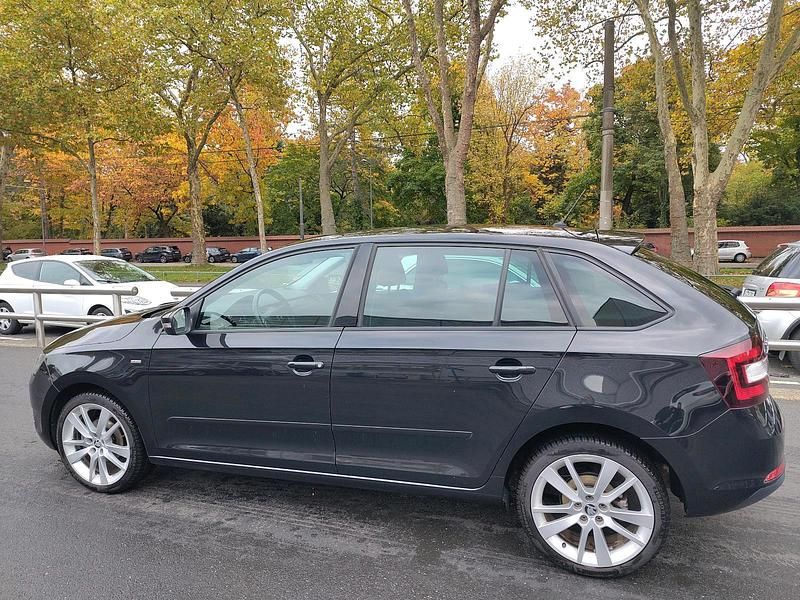 Schwarz Gebraucht 2018 Skoda Rapid Ambition Kombi | 10.999 € (Guter Preis) - Bild 1/4