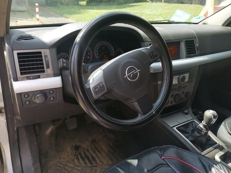 Silber Gebraucht 2005 Opel Vectra Kombi | 1.000 € (Fairer Preis) - Bild 1/4