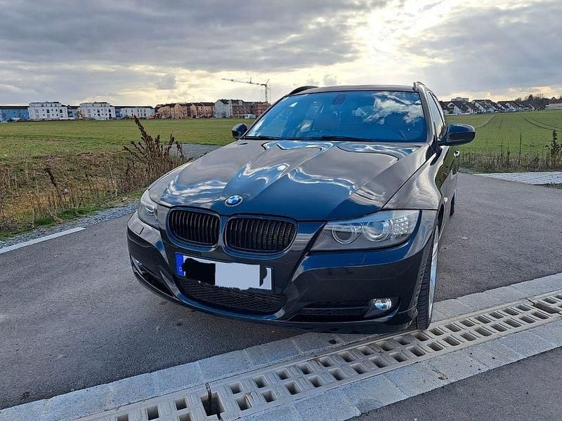 Gebraucht BMW 320 184 PS (135 kW) 2011 Schwarz Kombi