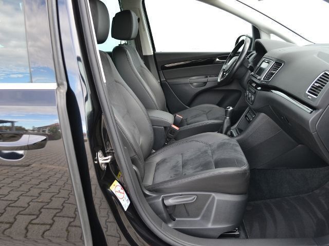 Gebraucht VW Sharan Highline 150 PS (110 kW) 2019 Schwarz (deep black perleffekt) Van / Kleinbus