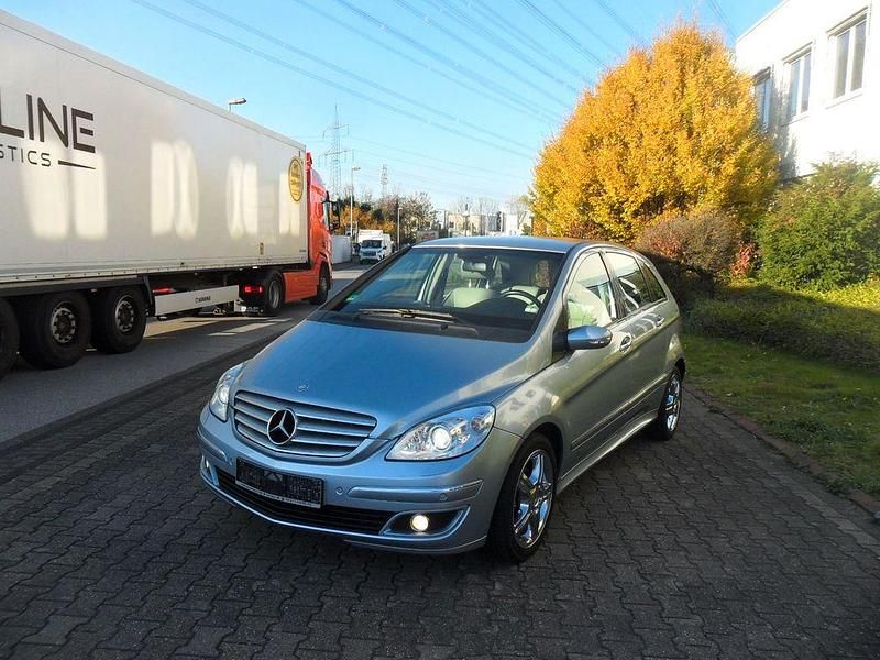 Usata Mercedes E200 193 CV (141 kW) 2005 Blu Berlina
