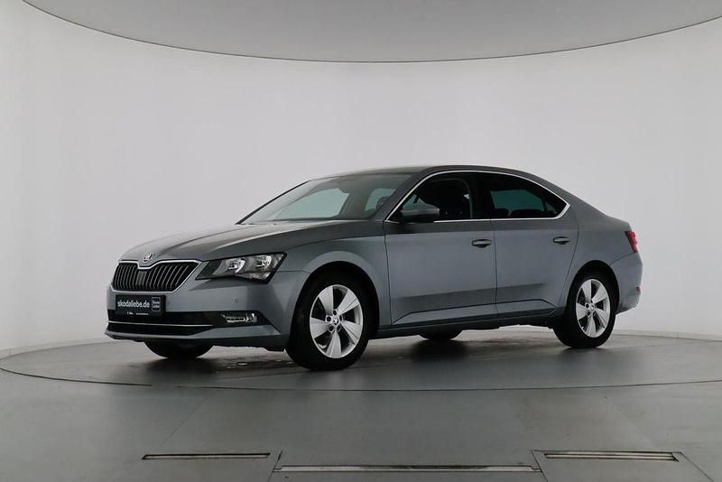 Business grau metallic Gebraucht 2017 Skoda Superb Ambition Limousine | 15.889 € (Fairer Preis) - Bild 1/4