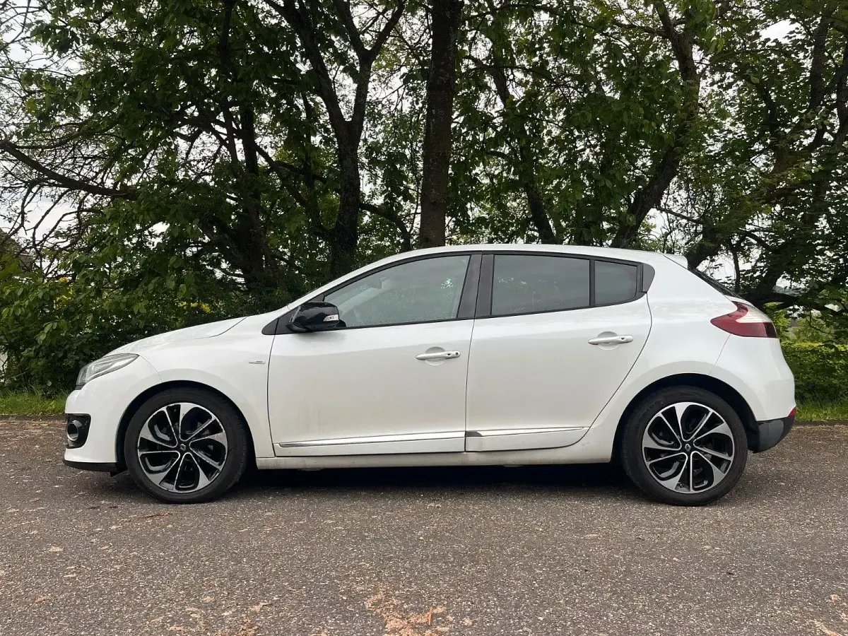 Gebraucht Renault Mégane Bose Edition 132 PS (97 kW) 2015 Weiß Limousine