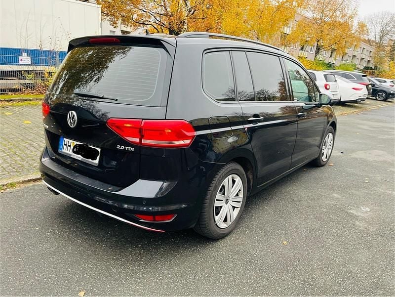 Schwarz Gebraucht 2016 VW Touran Van / Kleinbus | 9.800 € (Teuer) - Bild 1/4