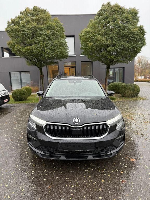 Neu Skoda Kamiq Essence 116 PS (85 kW) 2025 Schwarz SUV
