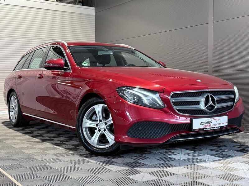 Rot Gebraucht 2016 Mercedes E220 Limousine | 12.770 € (Fairer Preis) - Bild 1/3