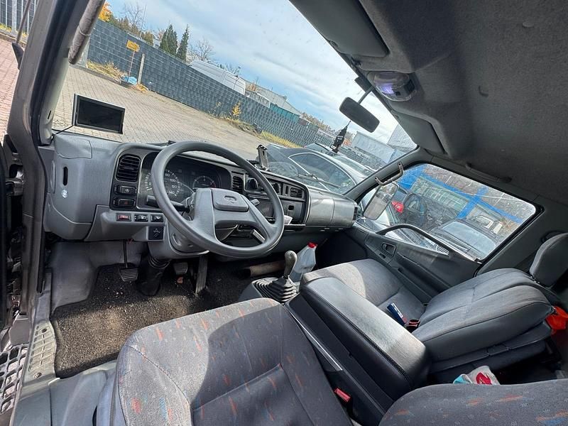 Gebraucht Mitsubishi Canter 130 PS (95 kW) 2004 Silber