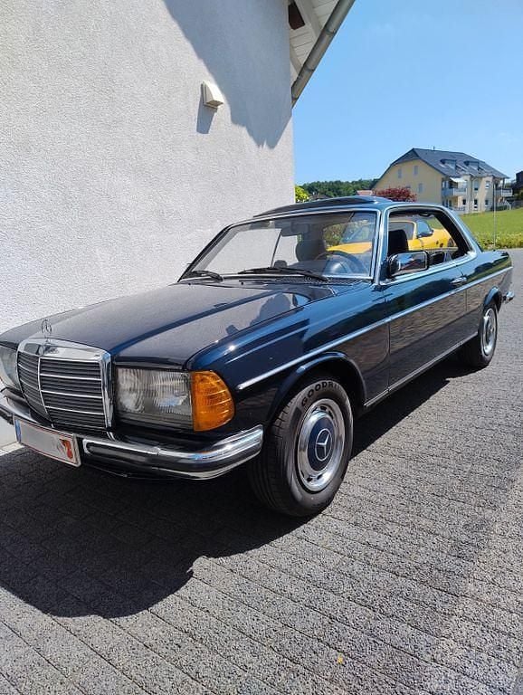 Blau Gebraucht 1984 Mercedes 230 Coupé | 19.950 € - Bild 1/4