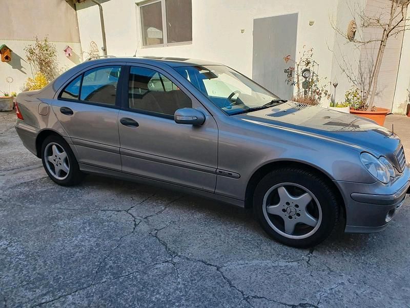 Gebraucht Mercedes C200 163 PS (119 kW) 2004 Silber Limousine