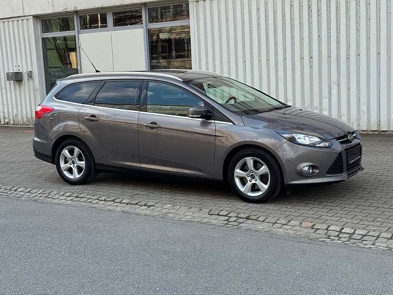 Gebraucht Ford Focus Titanium 150 PS (110 kW) 2014 Grau Limousine