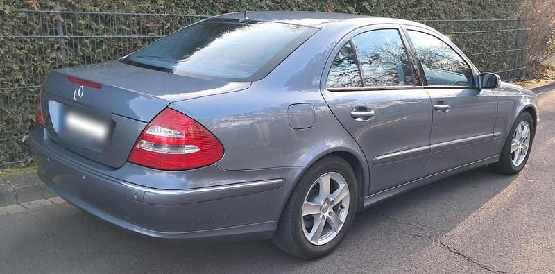 Gebraucht Mercedes E320 Avantgarde 224 PS (164 kW) 2002 Blau Limousine