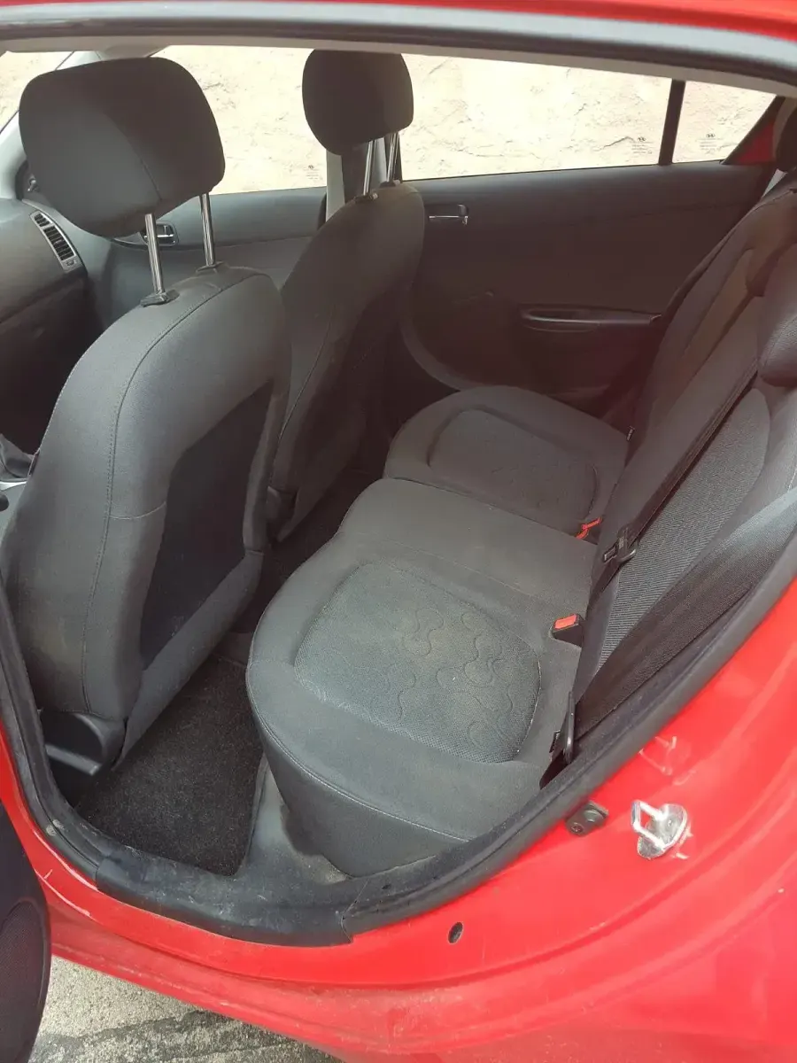 Gebraucht Hyundai i20 77 PS (56 kW) 2010 Rot Kleinwagen