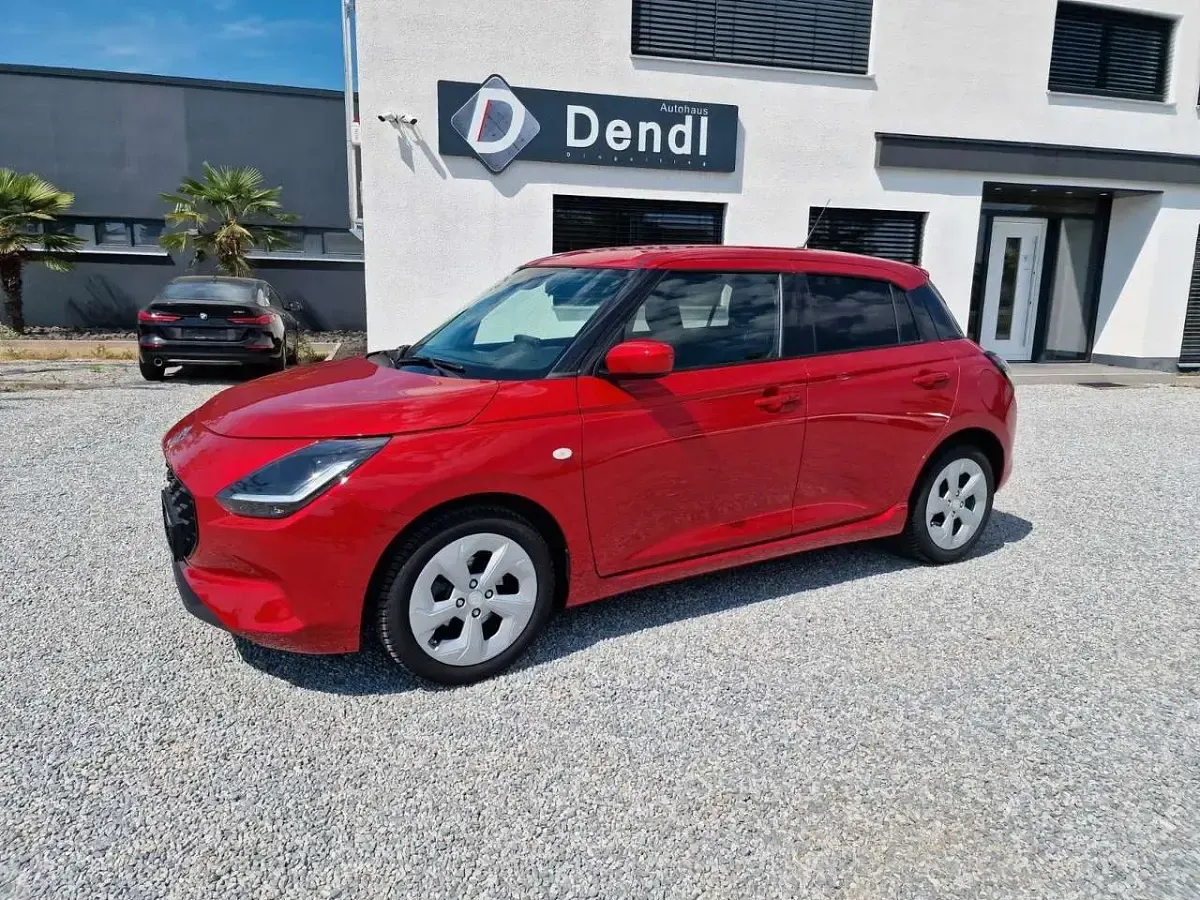 Gebraucht Suzuki Swift Comfort 83 PS (61 kW) 2025 Burning red pearl metallic Kleinwagen